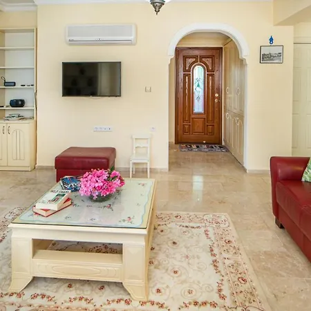 Oeluedenizde Bir Otel *