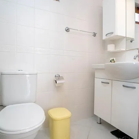 Oeluedenizde Bir Otel *