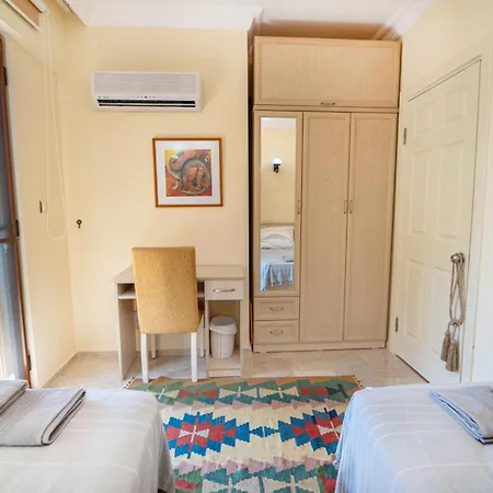 Oeluedenizde Bir Otel *