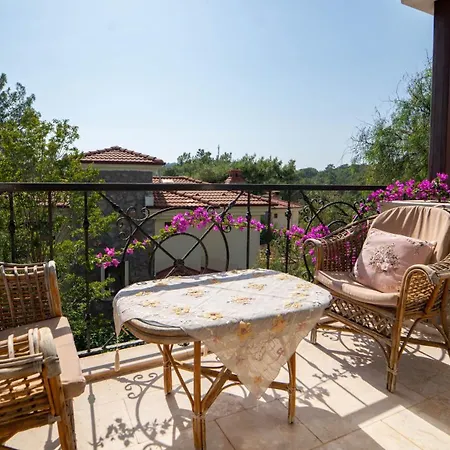 Oeluedenizde Bir Otel *